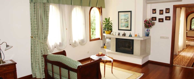 Habitación principal con chimenea
